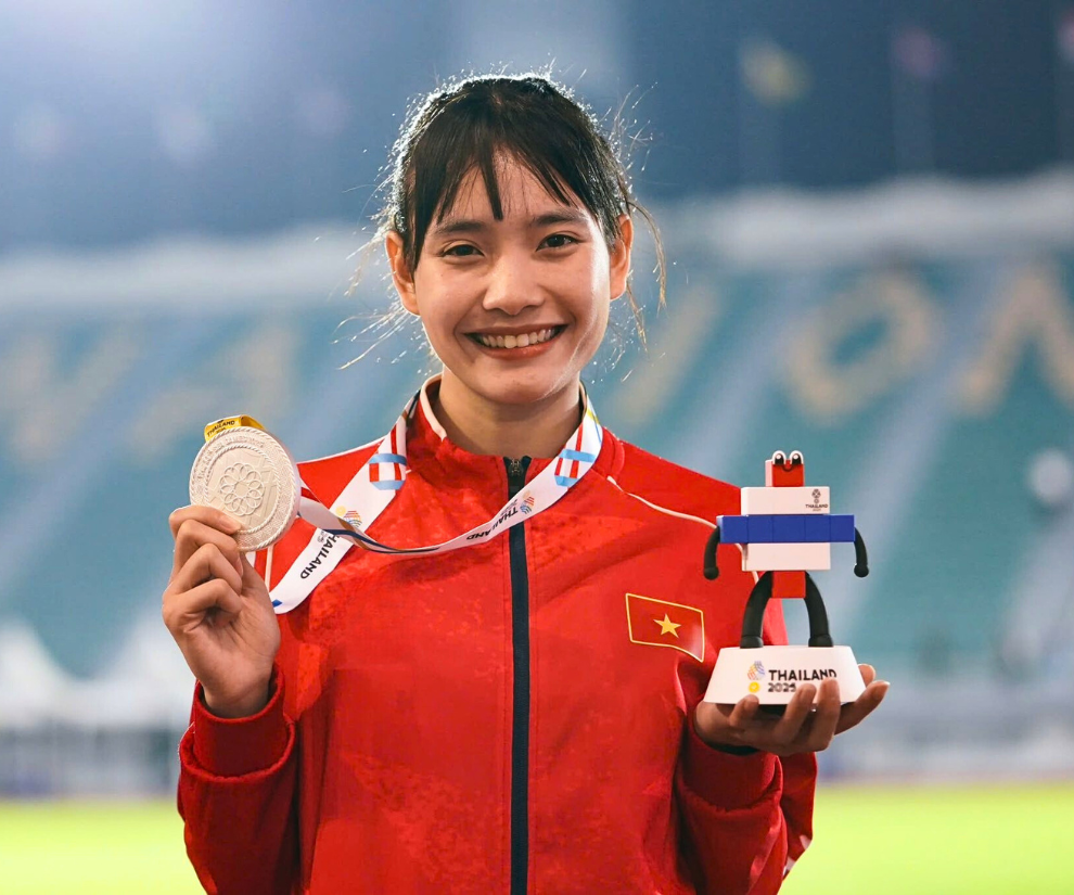 Gặp “thiên thần điền kinh” gây sốt ở SEA Games 33: Tự nhận mình không đẹp, từng nghĩ sẽ dừng lại vì chấn thương - 1