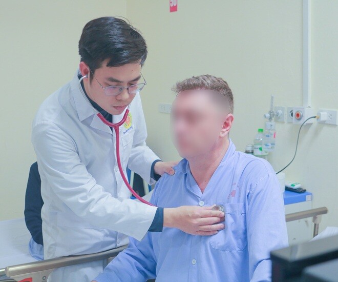 Người đàn ông vội vàng vào viện vì đau ngực khi chơi Pickleball, kíp trực kích hoạt "báo động đỏ" cứu sống ngoạn mục - 1