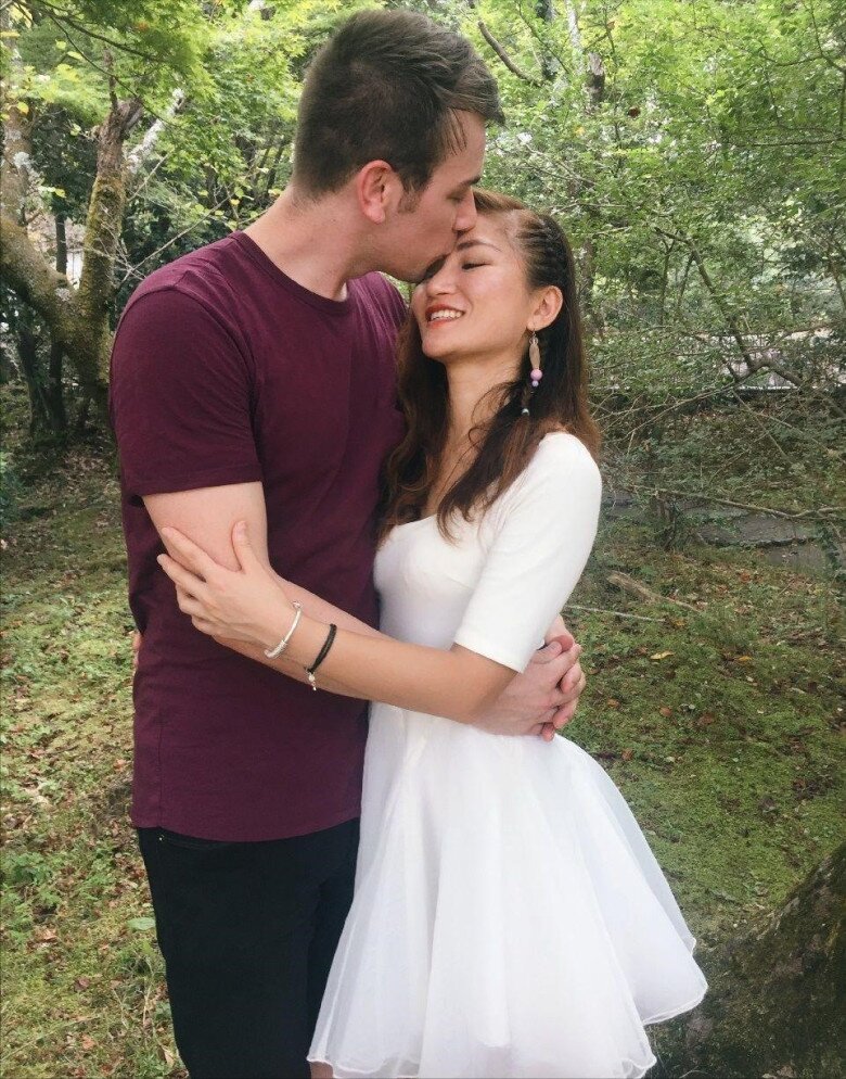 8X "cưa đổ" trai Anh kém 3 tuổi, chàng rể Tây sẵn sàng ở rể, được bố vợ giao trọn tài sản - 6