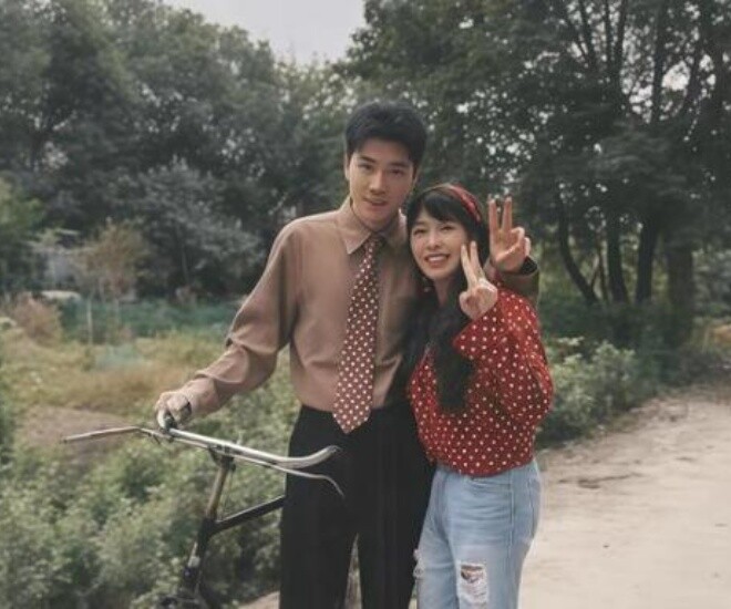 8X đẹp trai như tổng tài bên vợ trọc đầu hơn 10 tuổi, câu chuyện phía sau khiến nhiều người ngưỡng mộ - 1