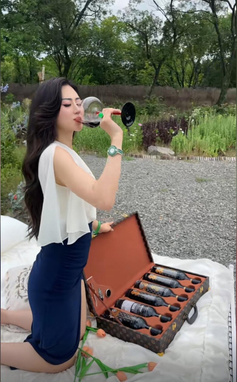 9X cưới chồng hơn 32 tuổi được cho 370 triệu tiêu vặt mỗi tháng, chồng mạnh tay tặng 2 xe sang cùng biệt thự 75 tỷ đồng - 3