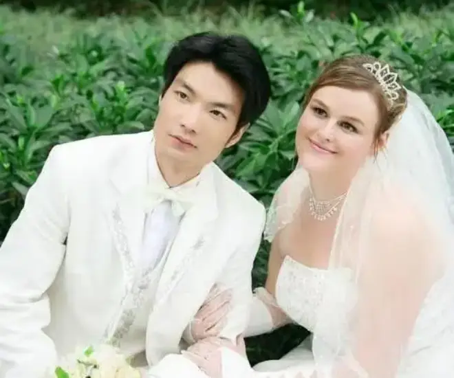 Chàng trai khiếm thị học hết cấp 2, làm nghề massge cưới vợ Tiến sĩ người Mỹ, sinh 2 con đẹp như thiên thần - 1