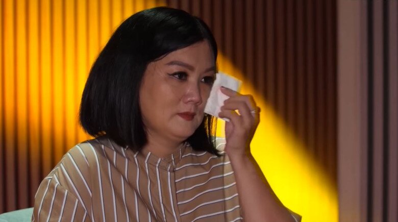 Con trai 5 tuổi mượn điện thoại cô nhân viên chơi game, người mẹ điếng người khi màn hình sáng lên - 2