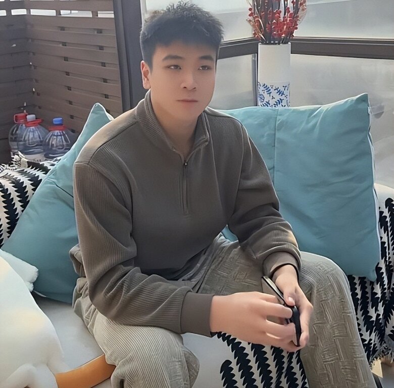 Cưới trai trẻ kém 20 tuổi, nữ đại gia U50 liều mạng mang thai, nhìn ảnh bạn bè gửi mà lạnh lòng - 3