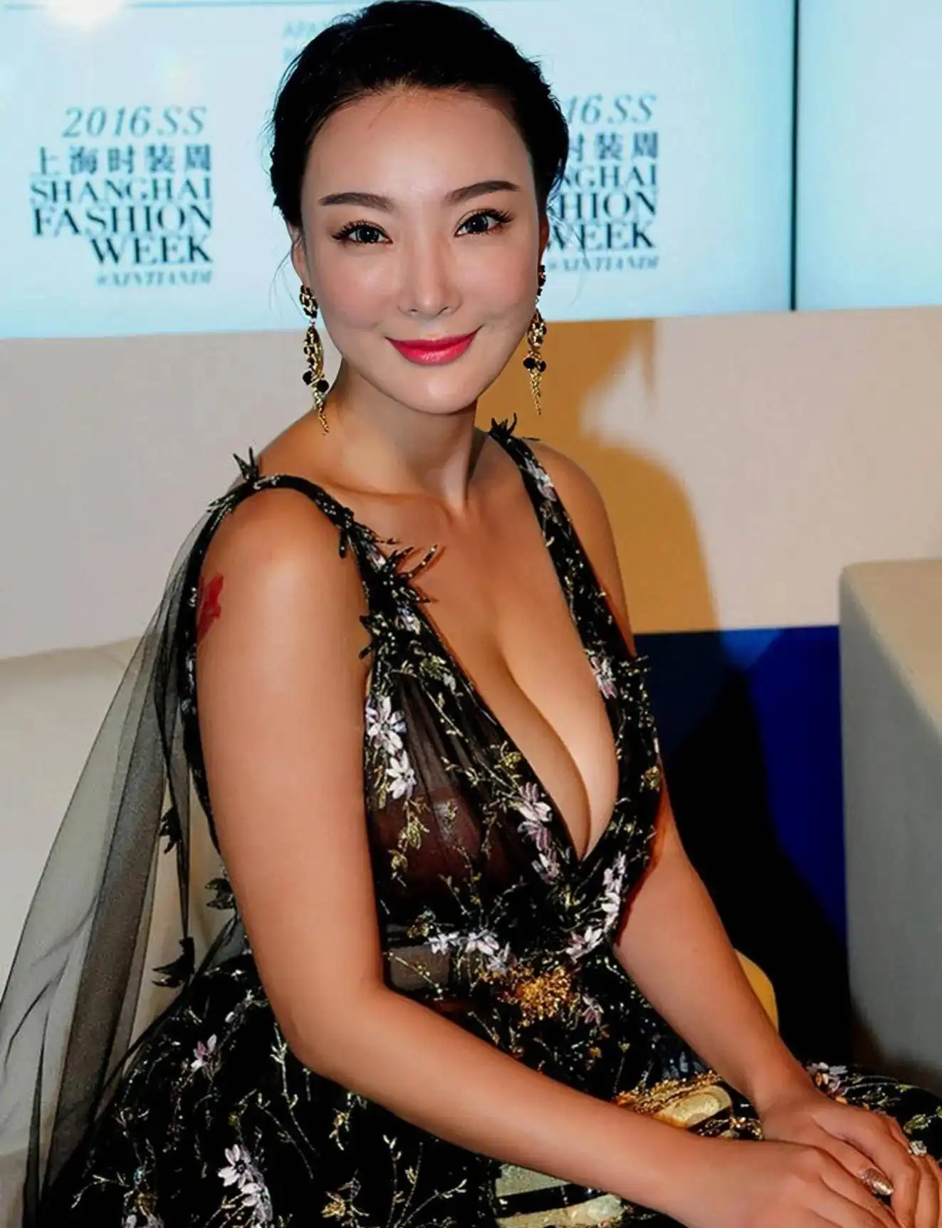 Đối thủ của Can Lộ Lộ bỏ nghề bác sĩ làm diễn viên, giúp mối tình đầu quay phim “nóng” và cái kết - 8