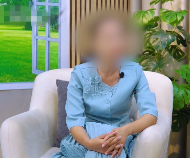 Mẹ tai biến nằm một chỗ, bố họp gia đình dẫn theo người lạ về, đưa ra yêu cầu khiến cả nhà náo loạn - 1