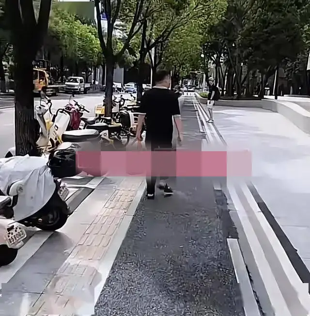 Mừng rỡ vì ly hôn thành công, người phụ nữ đăng lên mạng khoe &#34;chiến tích&#34;, 1 tháng sau đã hối hận - 2
