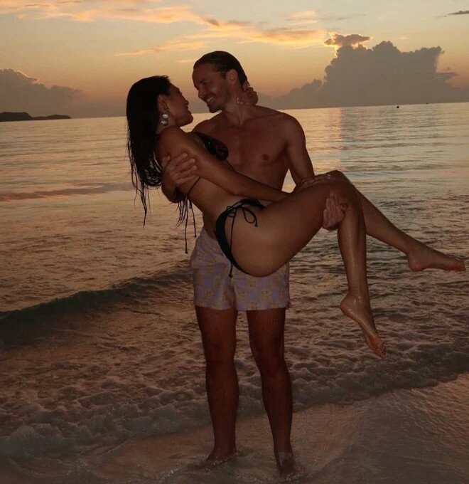 Mỹ nhân Việt 3 lần lọt top 100 gương mặt đẹp nhất thế giới công khai bạn trai Pháp, thân thế không phải dạng vừa - 2