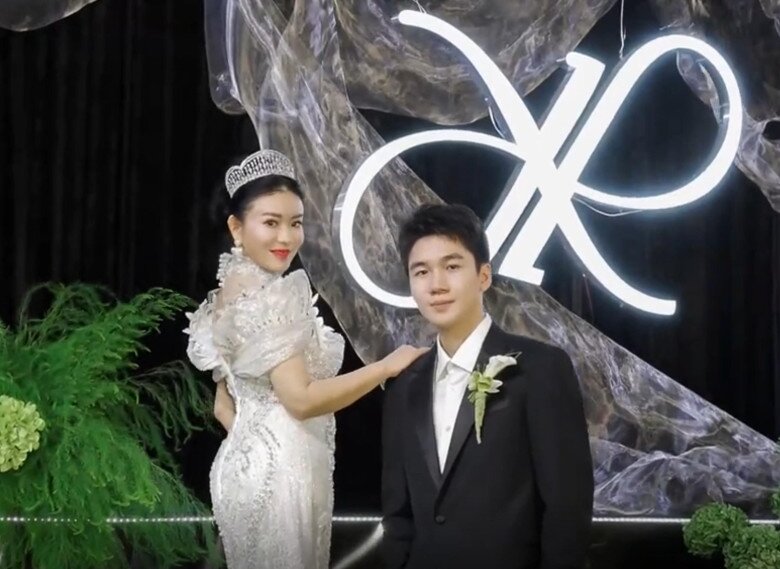 Phải lòng trai trẻ kém 20 tuổi, phú bà làm mẹ đơn thân kiếm 18,5 tỷ/năm cưới vội sau gần 1 năm yêu - 12