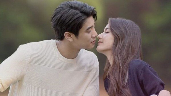 Tại sao khi hôn, con gái thường vô thức làm ba hành động nhỏ này, bạn có biết không? - 2