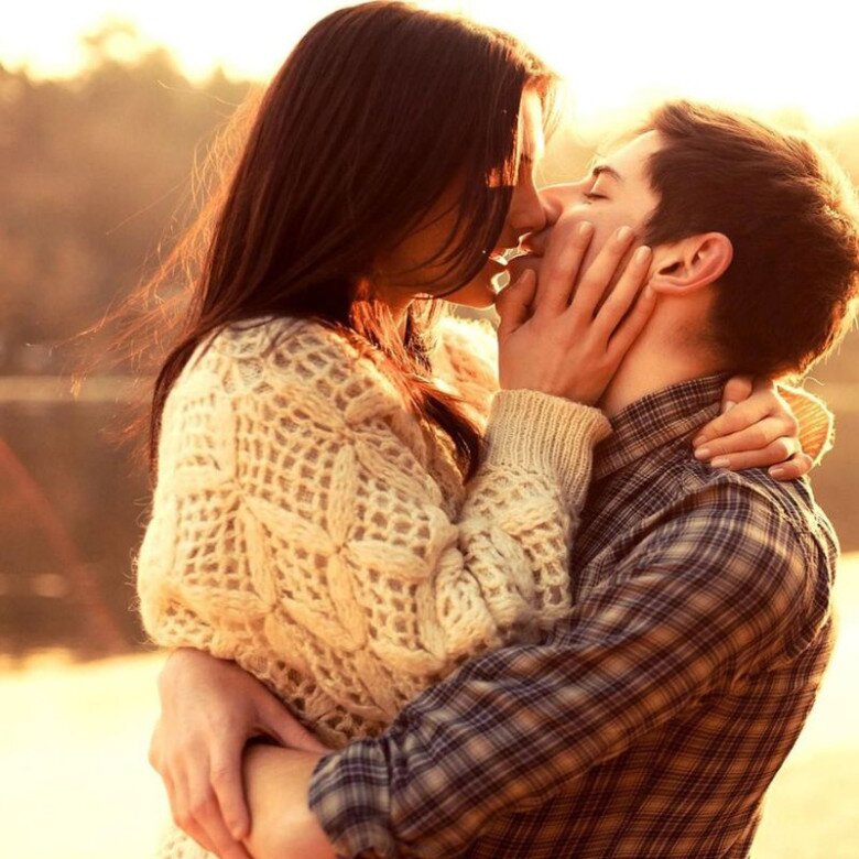 Tại sao nếu muốn “thân mật”, con gái thường vô thức làm 3 hành động này khi hôn? - 2