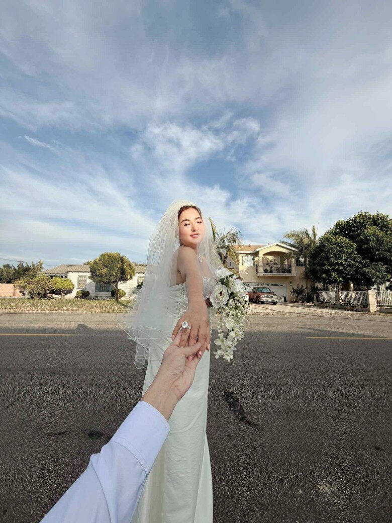 Thúy Nga tung ảnh cưới bên “túp lều tranh” ở Mỹ, tay đeo nhẫn kim cương &#34;khủng&#34;, danh tính nửa kia gây sốt - 5