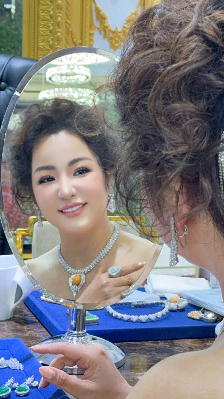 Thúy Nga tung ảnh cưới bên “túp lều tranh” ở Mỹ, tay đeo nhẫn kim cương &#34;khủng&#34;, danh tính nửa kia gây sốt - 7