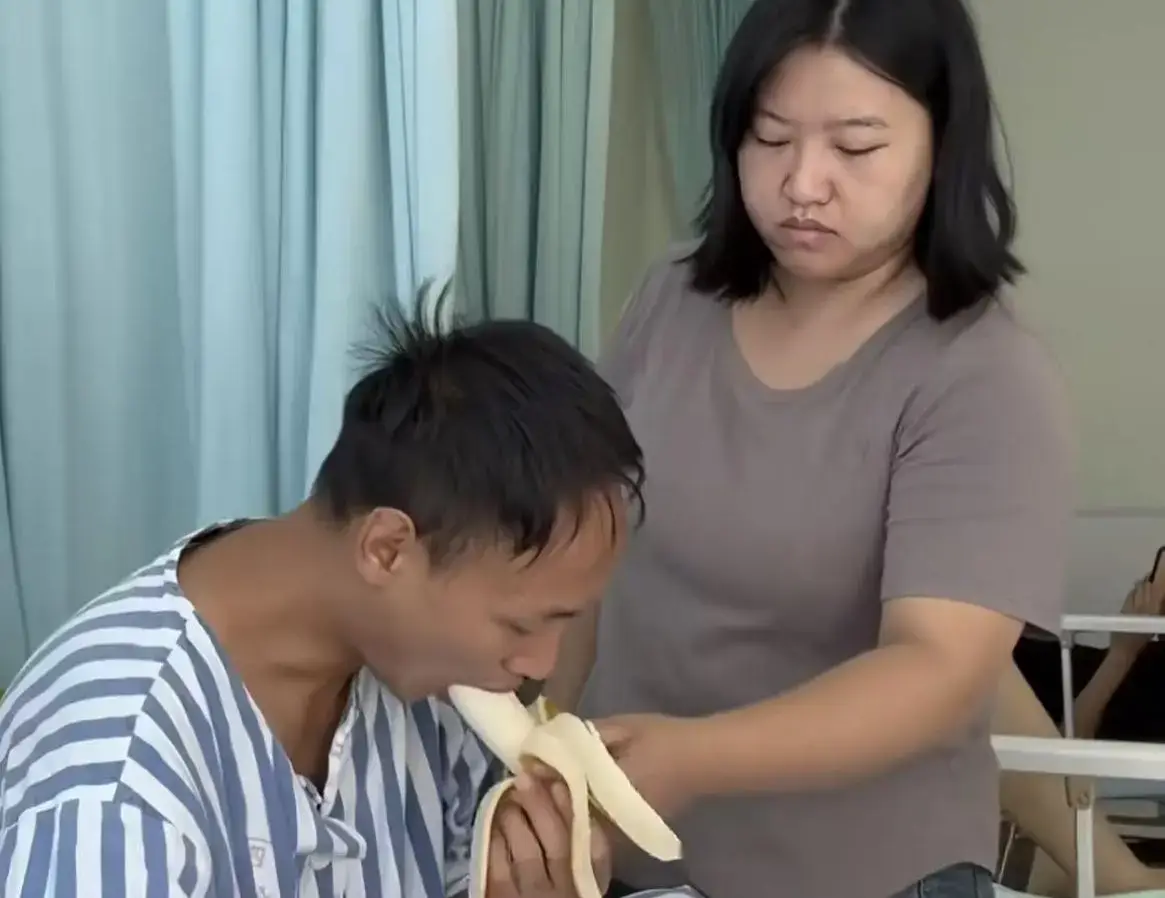 Vợ vừa phẫu thuật ung thư tuyến giáp thì chồng phát hiện mắc ung thư gan, quyết định của cả hai khiến ai cũng xúc động - 3