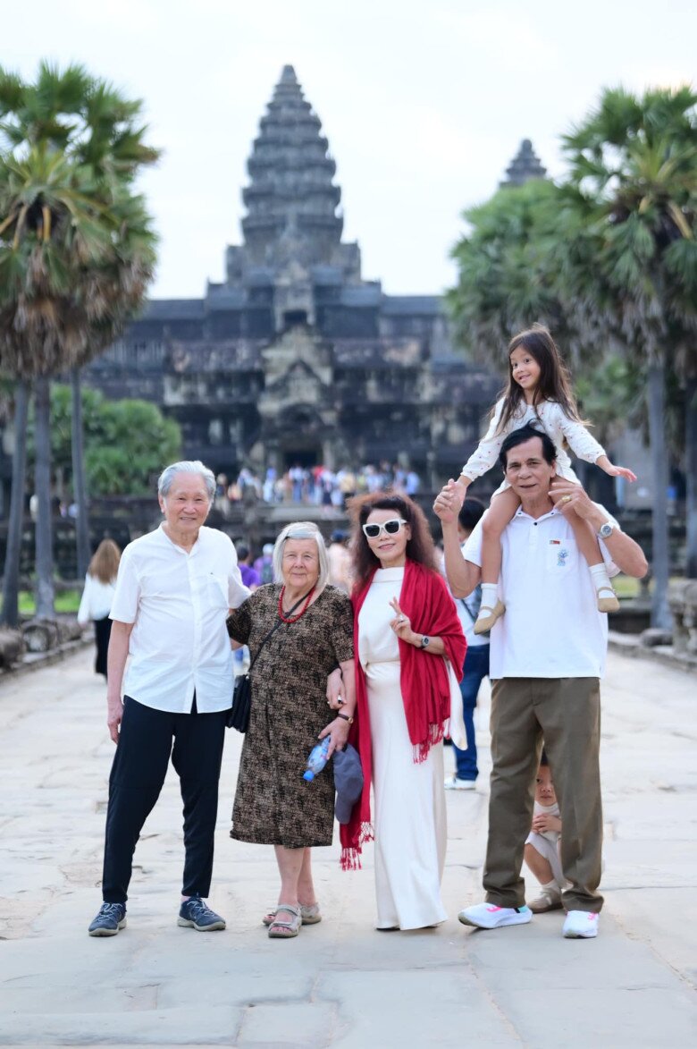 Mẹ Hồ Ngọc Hà kỷ niệm 45 năm ngày cưới với chồng Pháp, 2 thông gia Thụy Điển cùng con rể Kim Lý đến chúc mừng - 12