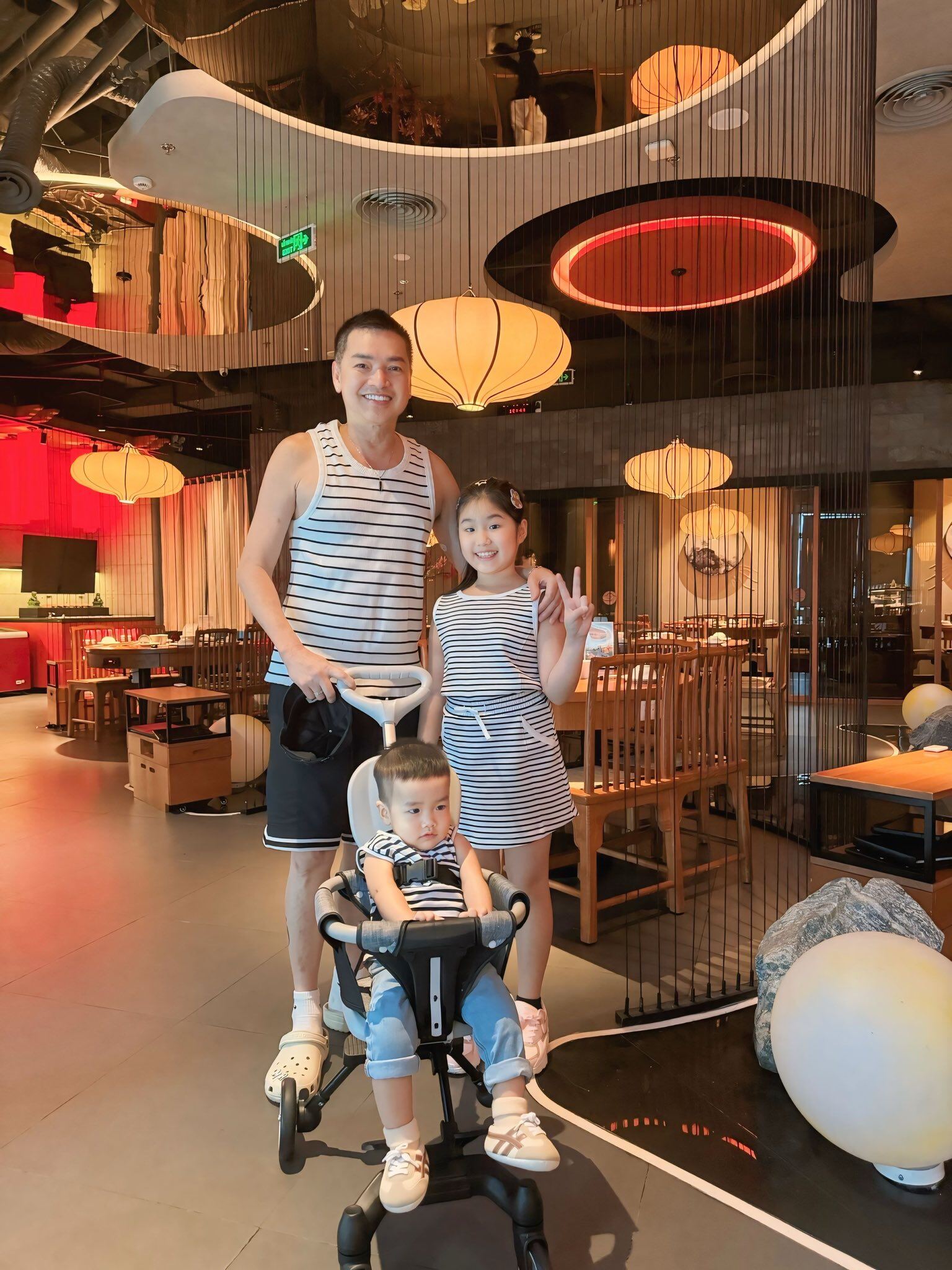 Quang Minh mừng sinh nhật con riêng của vợ: Ái nữ được bố dượng yêu chiều, nay xinh đẹp giống hệt mẹ - 6