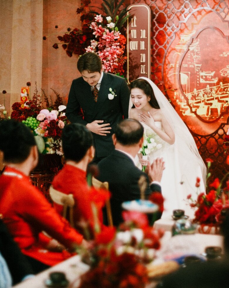 Ngọc Huyền nghẹn ngào trong lễ cưới với Đình Tú: "Anh nói 10 lần cãi nhau, anh sẽ xin lỗi trước 8 lần" - 9