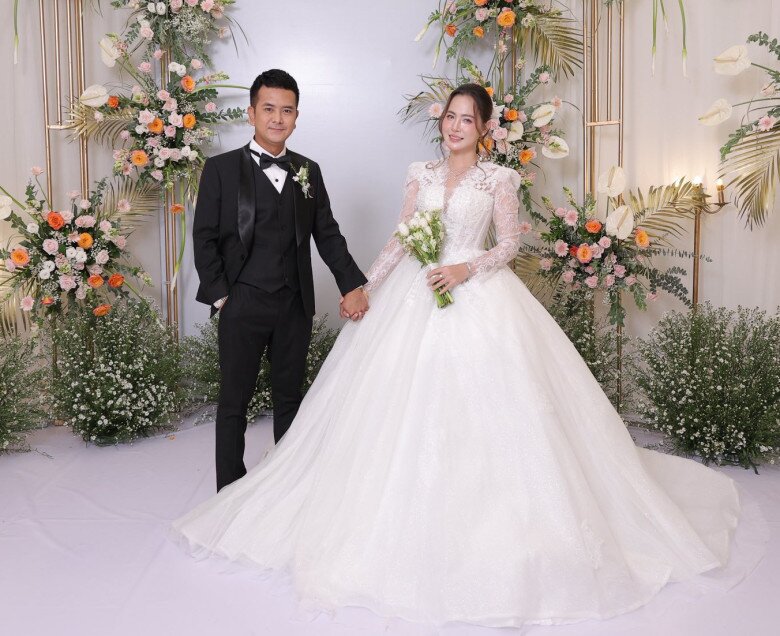 Đám cưới sao Việt năm 2025: Nhà tỷ phú Johnathan Hạnh Nguyễn tưng bừng gả ái nữ, Vũ Cát Tường thành đôi với vợ danh giá - 6