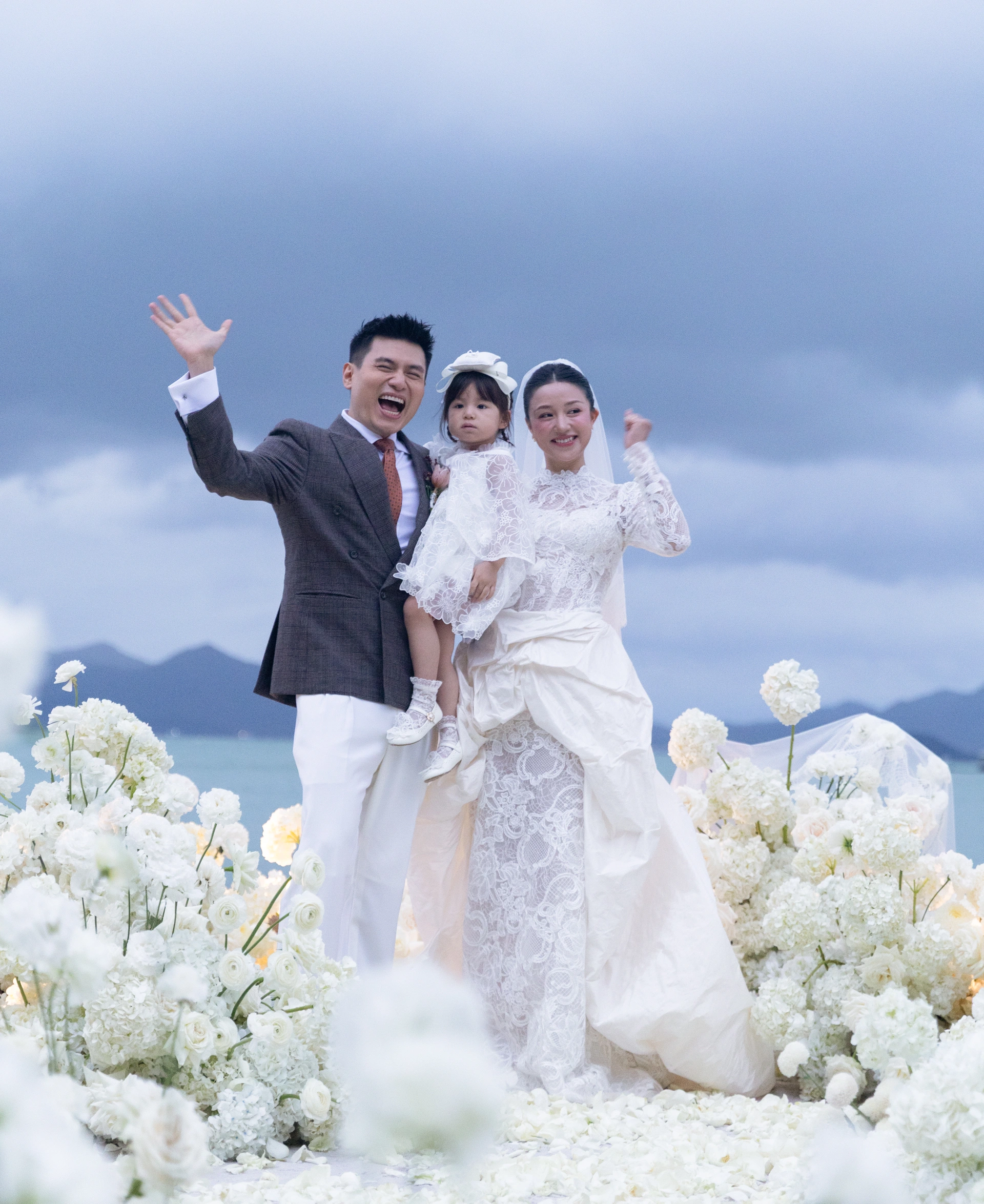 Đám cưới sao Việt năm 2025: Nhà tỷ phú Johnathan Hạnh Nguyễn tưng bừng gả ái nữ, Vũ Cát Tường thành đôi với vợ danh giá - 3