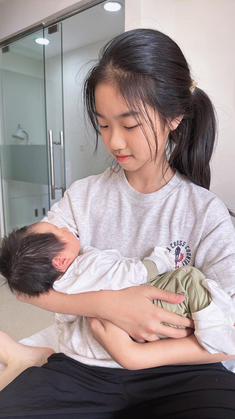 Diễn viên Hương Giang công khai ông xã khi con trai gần thôi nôi: "Đừng ai đồn em chung chồng nữa nhé" - 8