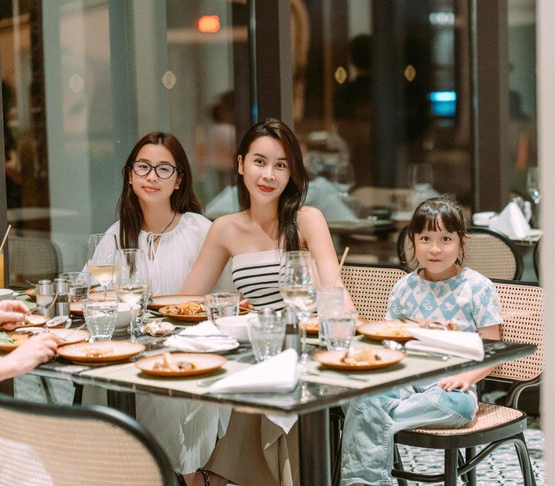 Hồ Hoài Anh khoe ảnh hạnh phúc bên 2 con gái, ái nữ đầu lòng nay xinh đẹp giống mẹ Lưu Hương Giang - 10