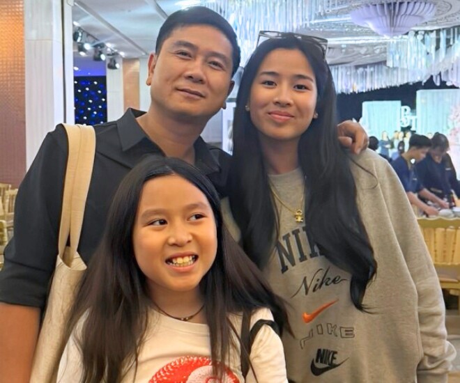 Hồ Hoài Anh khoe ảnh hạnh phúc bên 2 con gái, ái nữ đầu lòng nay xinh đẹp giống mẹ Lưu Hương Giang - 1