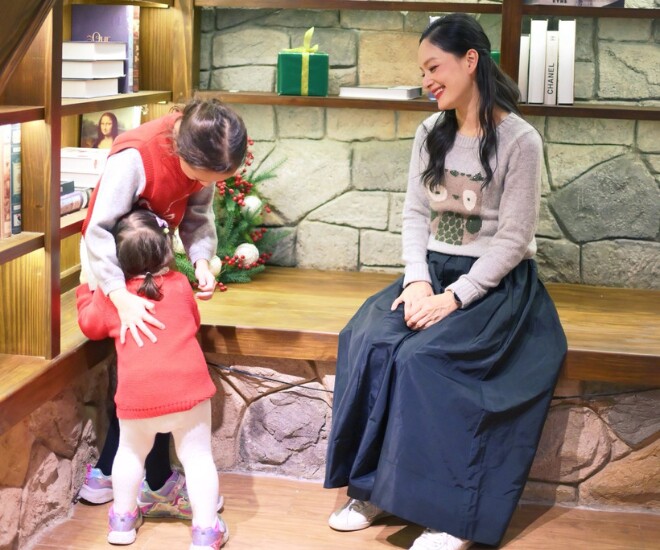 Lan Phương và chồng Tây cũ cùng dành thời gian cho 2 con gái hậu ly hôn, Lina - Mia đón Giáng sinh ở 2 nhà - 1