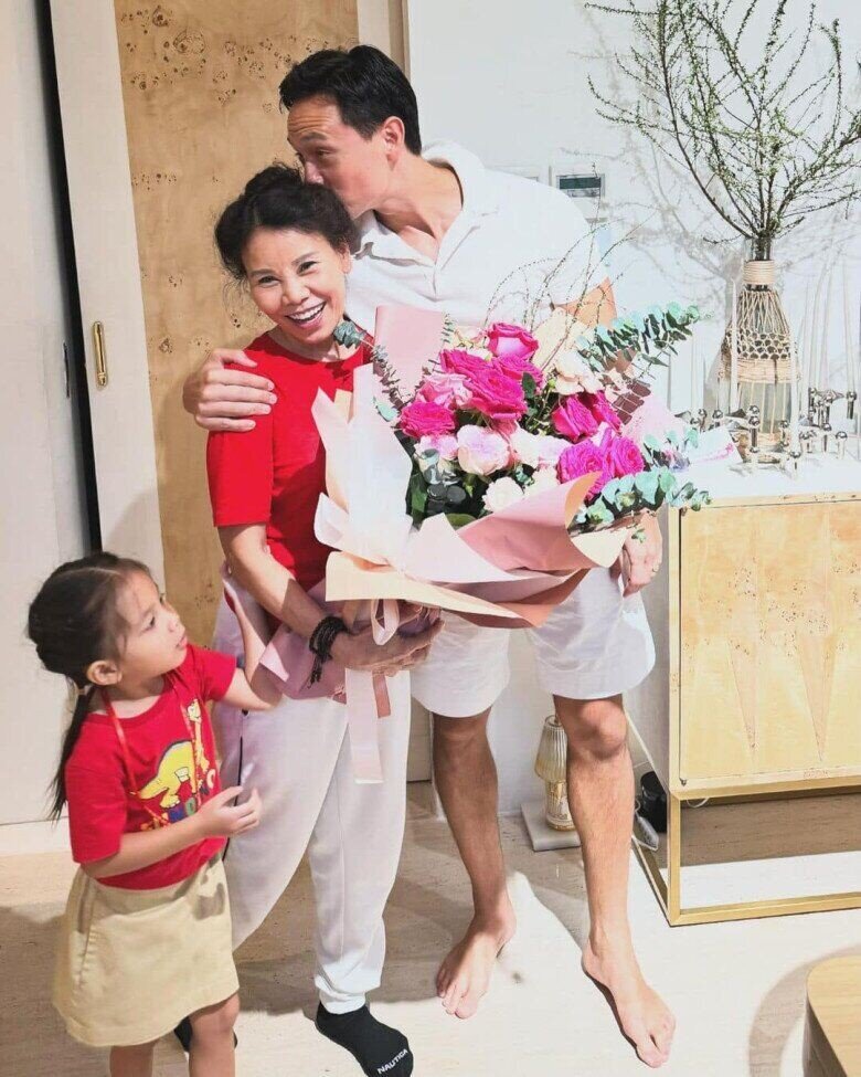 Mẹ Hồ Ngọc Hà kỷ niệm 45 năm ngày cưới với chồng Pháp, 2 thông gia Thụy Điển cùng con rể Kim Lý đến chúc mừng - 9