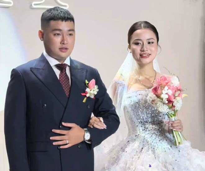 Nghệ sĩ Tấn Beo dự đám cưới của con trai sau đột quỵ, bật khóc khi được người thân dìu từng bước - 1