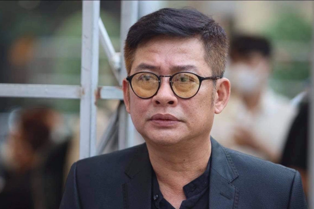 Nghệ sĩ Tấn Beo dự đám cưới của con trai sau đột quỵ, bật khóc khi được người thân dìu từng bước - 10