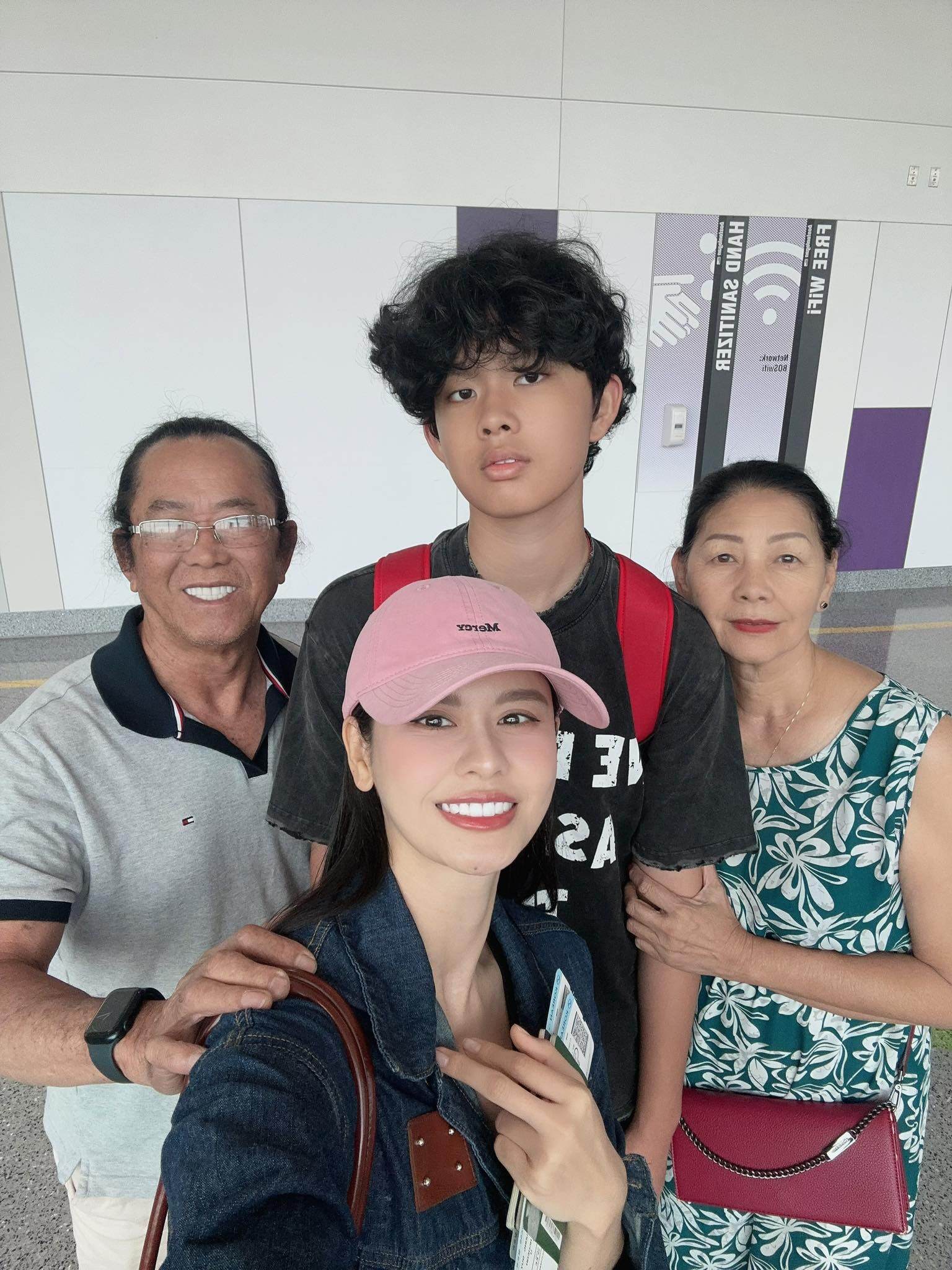 Nhận không ra con trai Trương Quỳnh Anh trong clip xuất hiện cùng mẹ: 13 tuổi cao 1m8, "lột xác" nhờ giảm cân - 8