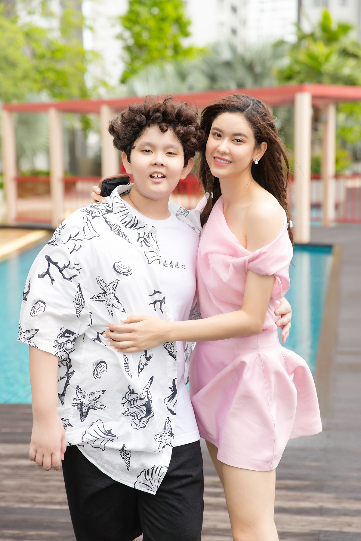 Nhận không ra con trai Trương Quỳnh Anh trong clip xuất hiện cùng mẹ: 13 tuổi cao 1m8, "lột xác" nhờ giảm cân - 3