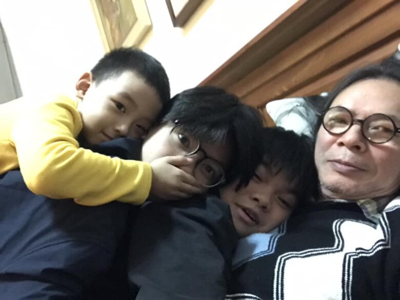 NSND Trần Lực tuổi trung niên đưa con đi học mẫu giáo bị nhầm là ông, "tự ái" đính chính: "Tôi là bố nó đấy" - 10