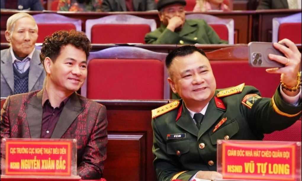 NSND Tự Long trở thành người duy nhất "dám" uốn nắn NSND Xuân Bắc: Đôi bạn 30 năm nay ai cũng giữ chức lớn - 7