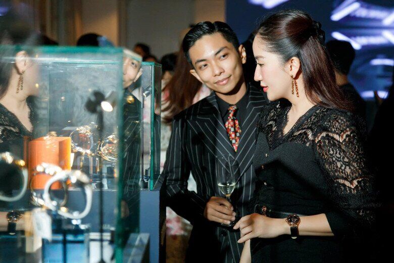 Bố mẹ chồng Khánh Thi tình tứ dự tiệc của học viện con dâu, tự hào vì có 3 cháu nội đẹp mắt - 12