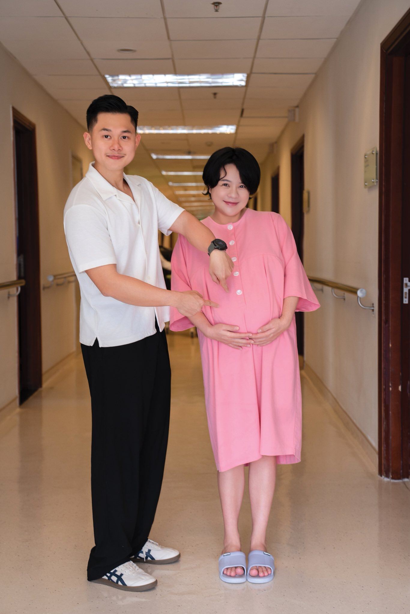 Thái Trinh sinh con đầu lòng sau 1 năm kết hôn, bật khóc nhìn "tiểu công chúa" nằm ngoan trong vòng tay bố - 4