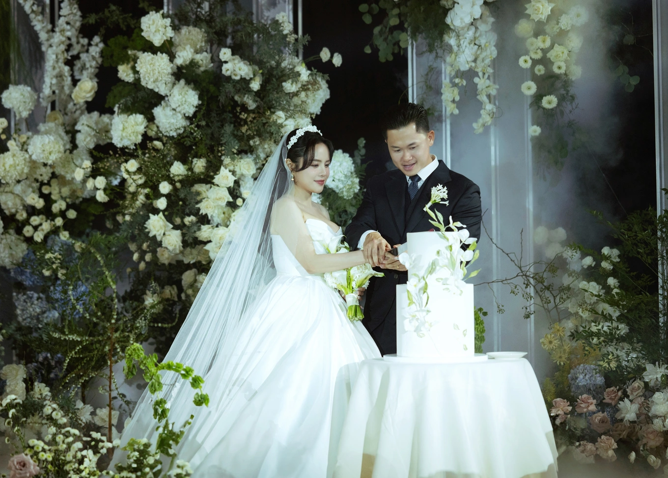 Thái Trinh sinh con đầu lòng sau 1 năm kết hôn, bật khóc nhìn "tiểu công chúa" nằm ngoan trong vòng tay bố - 8