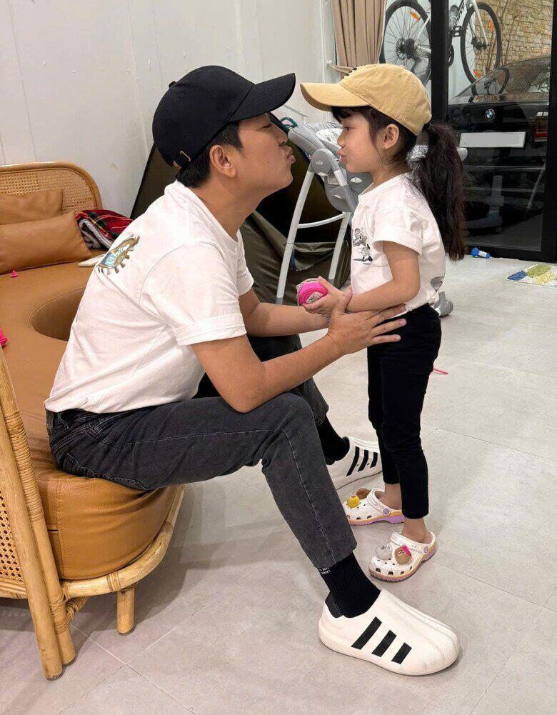 Trường Giang cứ sinh con với Nhã Phương là tặng biệt thự, bé Destiny được dạy khéo 6 tuổi nói 3 thứ tiếng - 9