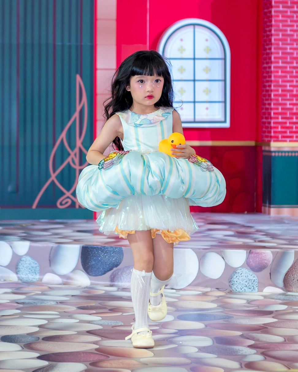 Trường Giang cứ sinh con với Nhã Phương là tặng biệt thự, bé Destiny được dạy khéo 6 tuổi nói 3 thứ tiếng - 4