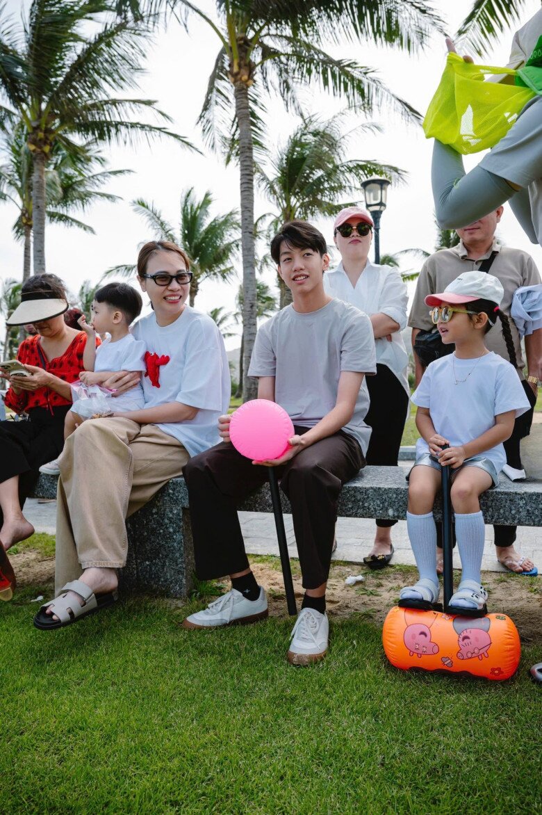 Vợ chồng Cường Đô La hạnh phúc bên 3 con, Subeo nay trổ mã như hot boy là "bản sao" của bố - 3