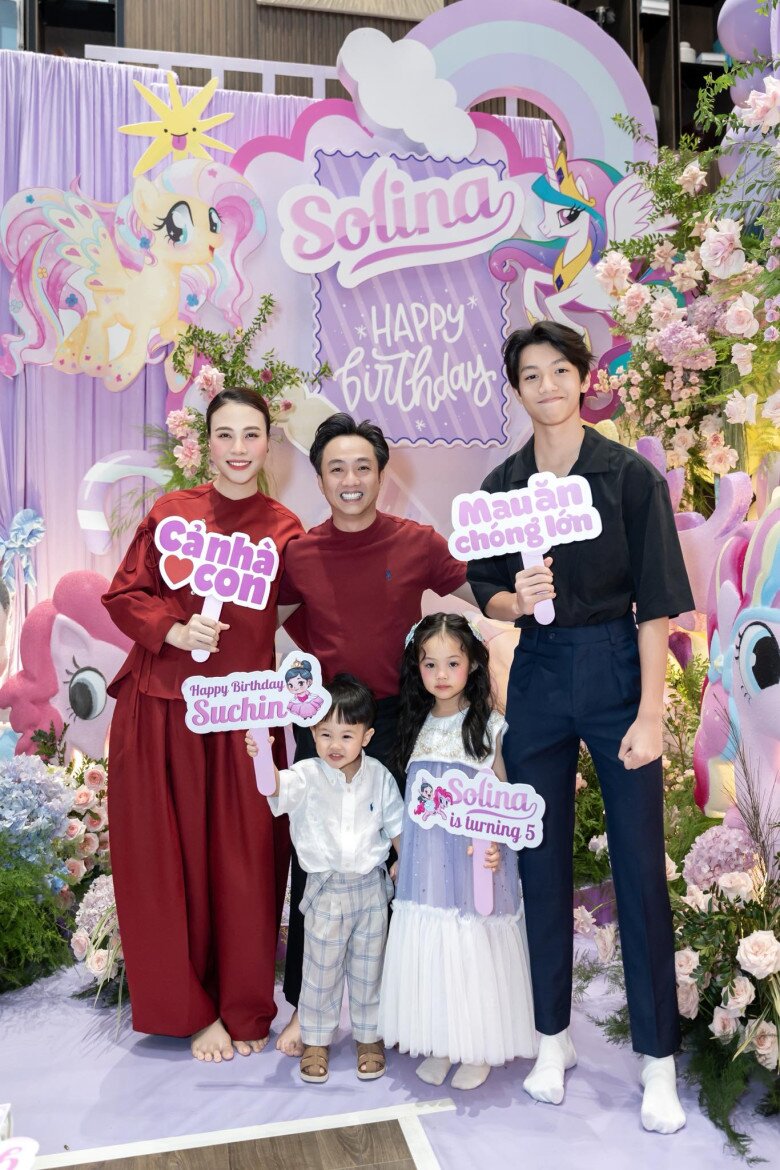 Vợ chồng Cường Đô La hạnh phúc bên 3 con, Subeo nay trổ mã như hot boy là "bản sao" của bố - 4