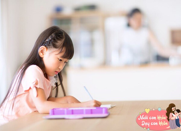 Mẹ quát mắng, não con dễ “đóng băng”, 3 cách giúp đánh thức động lực học tập tự thân ở trẻ - 3