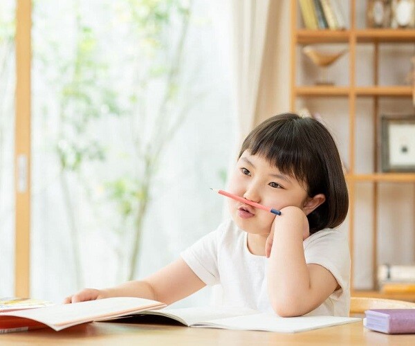 Mẹ quát mắng, não con dễ “đóng băng”, 3 cách giúp đánh thức động lực học tập tự thân ở trẻ - 1