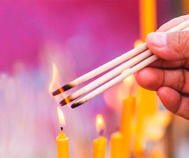 Khung giờ đẹp thắp hương ngày mai - mùng 1 tháng 11 năm Ất Tỵ, 4 thứ này kiêng kỵ đặt lên bàn thờ đầu tháng - 1