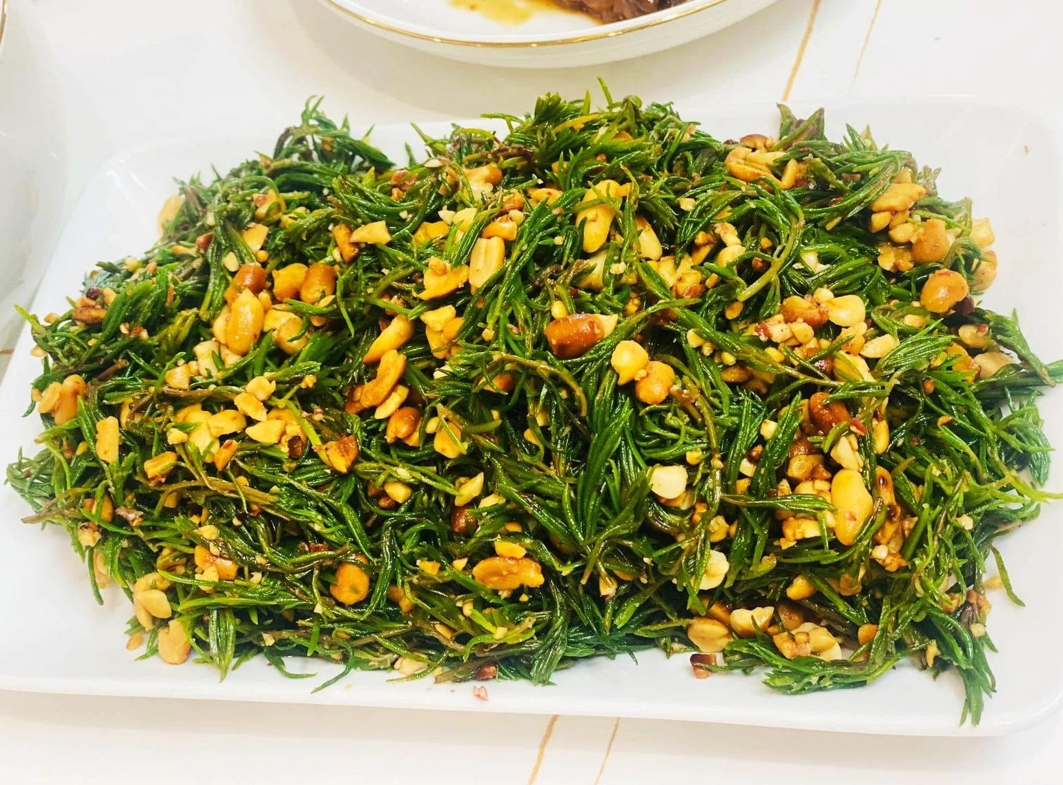 Nghề lạ ở Việt Nam: Cây rau dại mọc ở ven đường dân trồng bán quanh năm, chỉ 3 tháng là thu hoạch, thành đặc sản lạ - 2