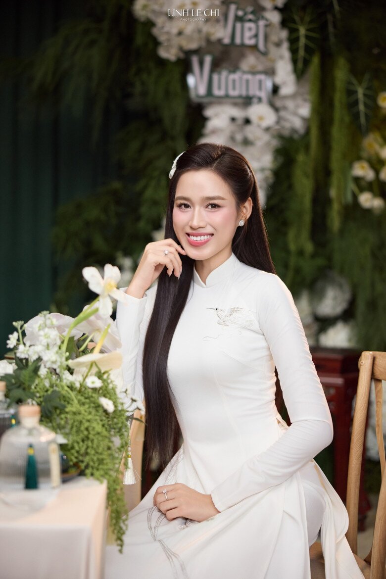 4 chiếc áo dài trắng đắt giá của &#34;dâu hào môn&#34; Đỗ Thị Hà  - 3