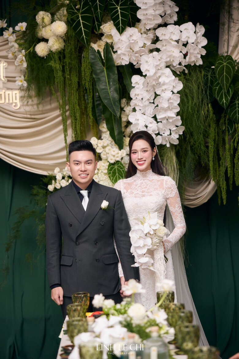 4 chiếc áo dài trắng đắt giá của &#34;dâu hào môn&#34; Đỗ Thị Hà  - 6