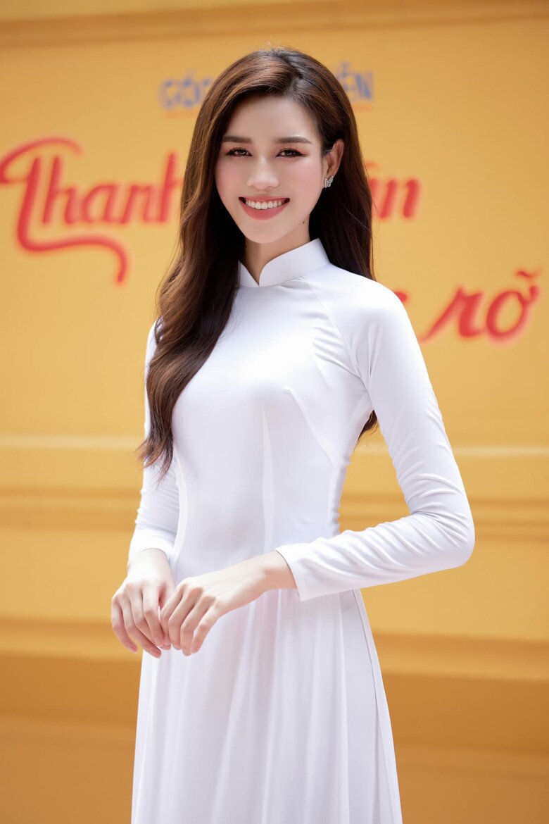 4 chiếc áo dài trắng đắt giá của &#34;dâu hào môn&#34; Đỗ Thị Hà  - 2