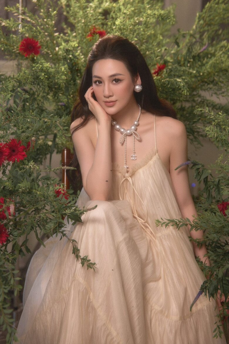 Á hậu Việt Nam sinh 2 con vẫn đẹp khó tin, thay đổi một điểm đến vợ NSND Công Lý cũng phải khen - 3