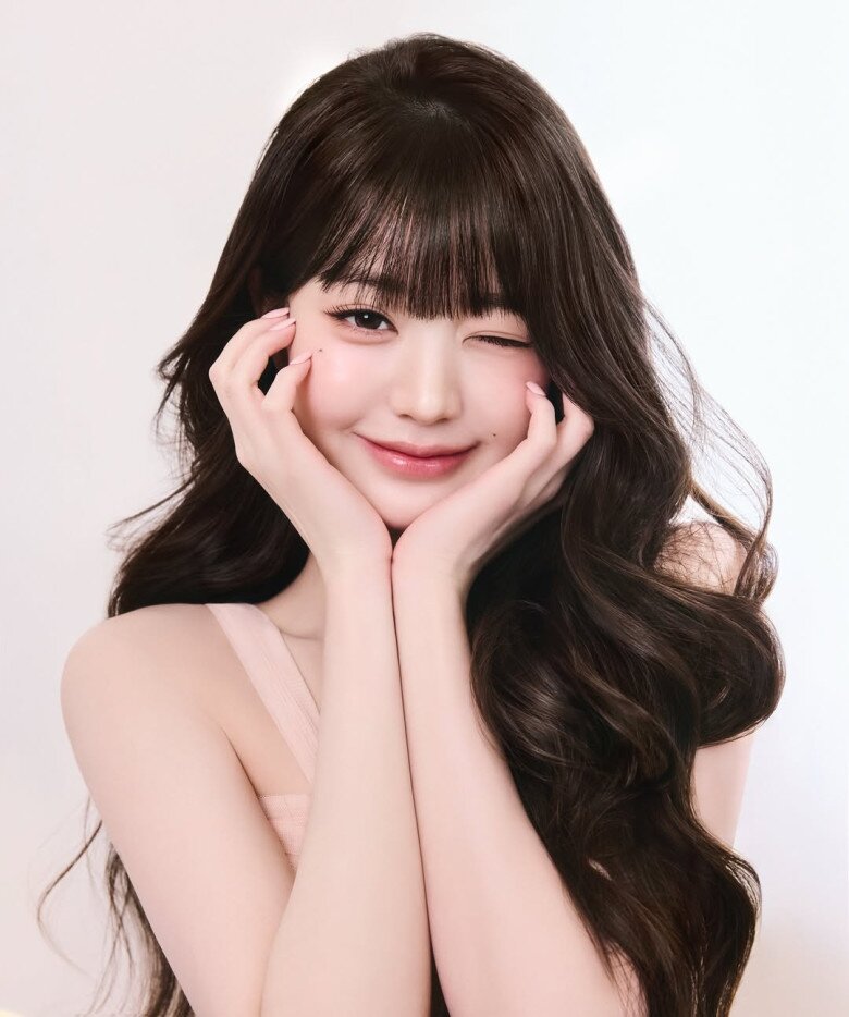&#34;Búp bê sống&#34; showbiz mê món này đến nghiện: Tóc dày bóng mượt, body săn chắc, ai nhìn cũng phải ghen tị - 2